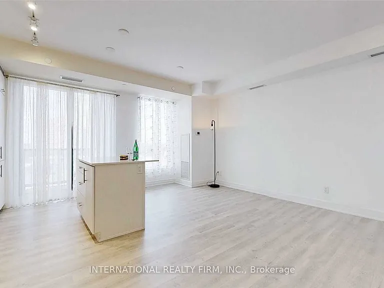 9085 Jane St #516 — Photo 13