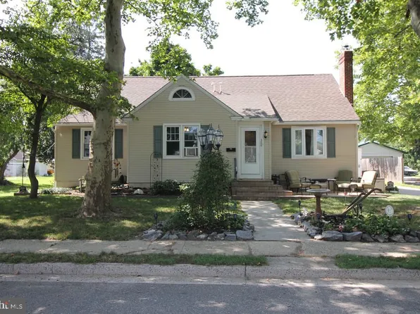 308 Pine St, Carneys Pt, NJ 08069