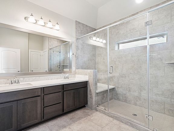 Luxurious owner s spa bath