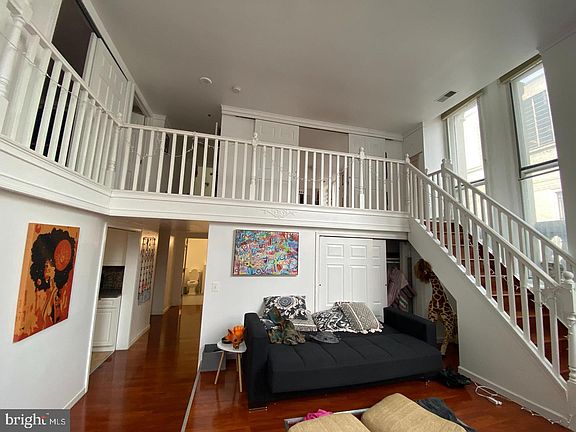 2nd image of 1001 Chestnut St #403E