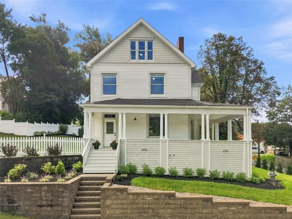 104 1st St, Oakdale, PA 15071