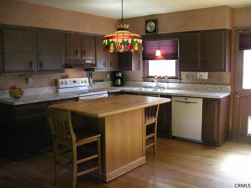 5th image of 22 ELM Avenue