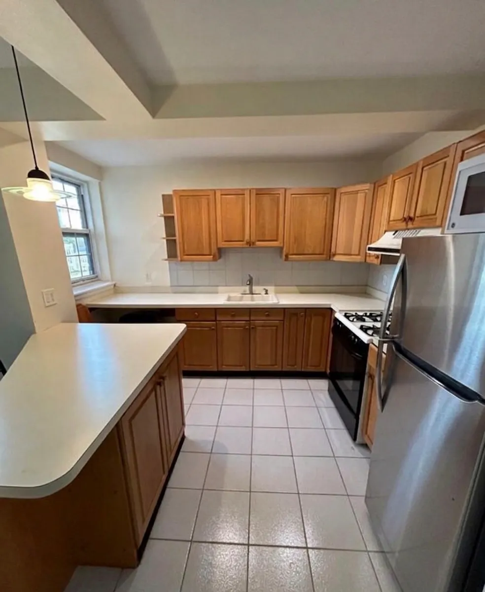 Building Photo - 230 Pelham Rd #6F