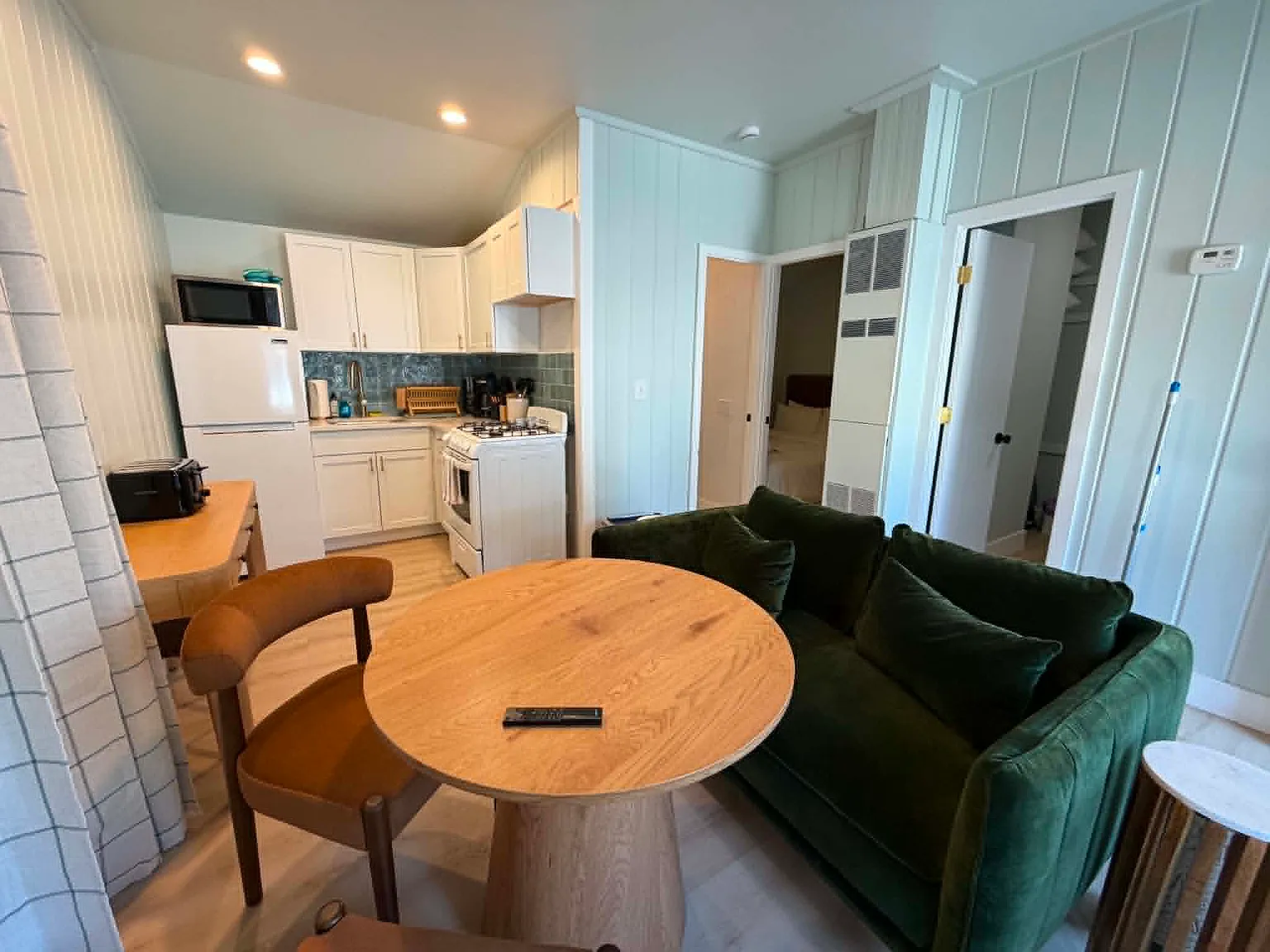 2 bed, 350 sqft, $950 — Photo 2