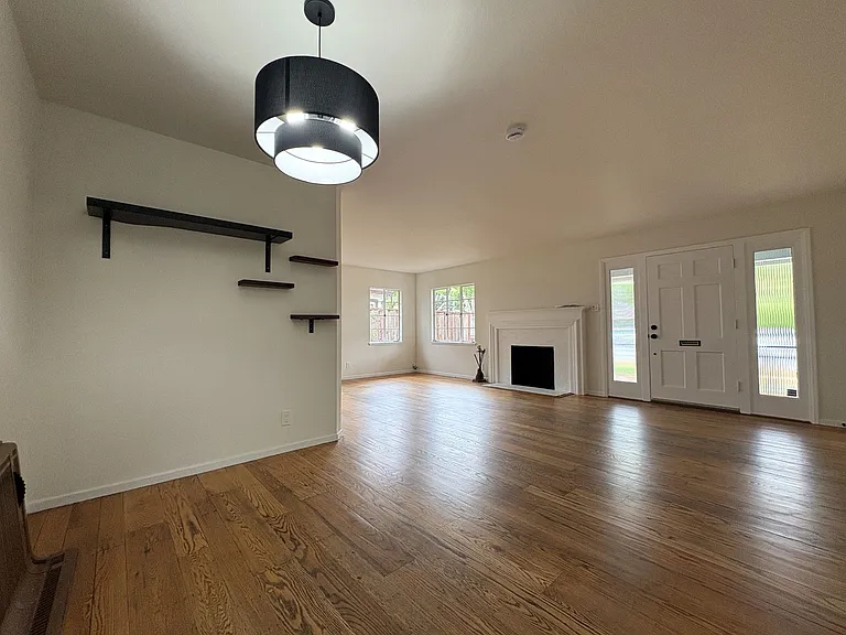 1023 Embarcadero Rd — Photo 7