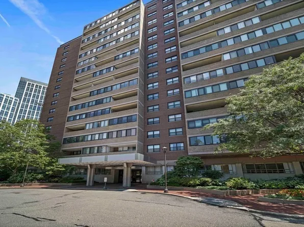 2 Hawthorne Pl APT 9J, Boston, MA 02114