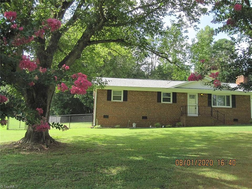 2nd image of 190 Lake Dr