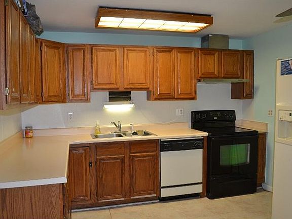 3rd image of 7637 Stonecrest Dr