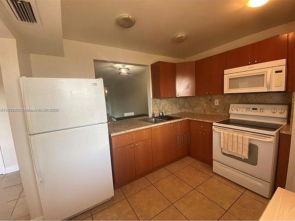 3rd image of 1501 NE 191st St APT C315