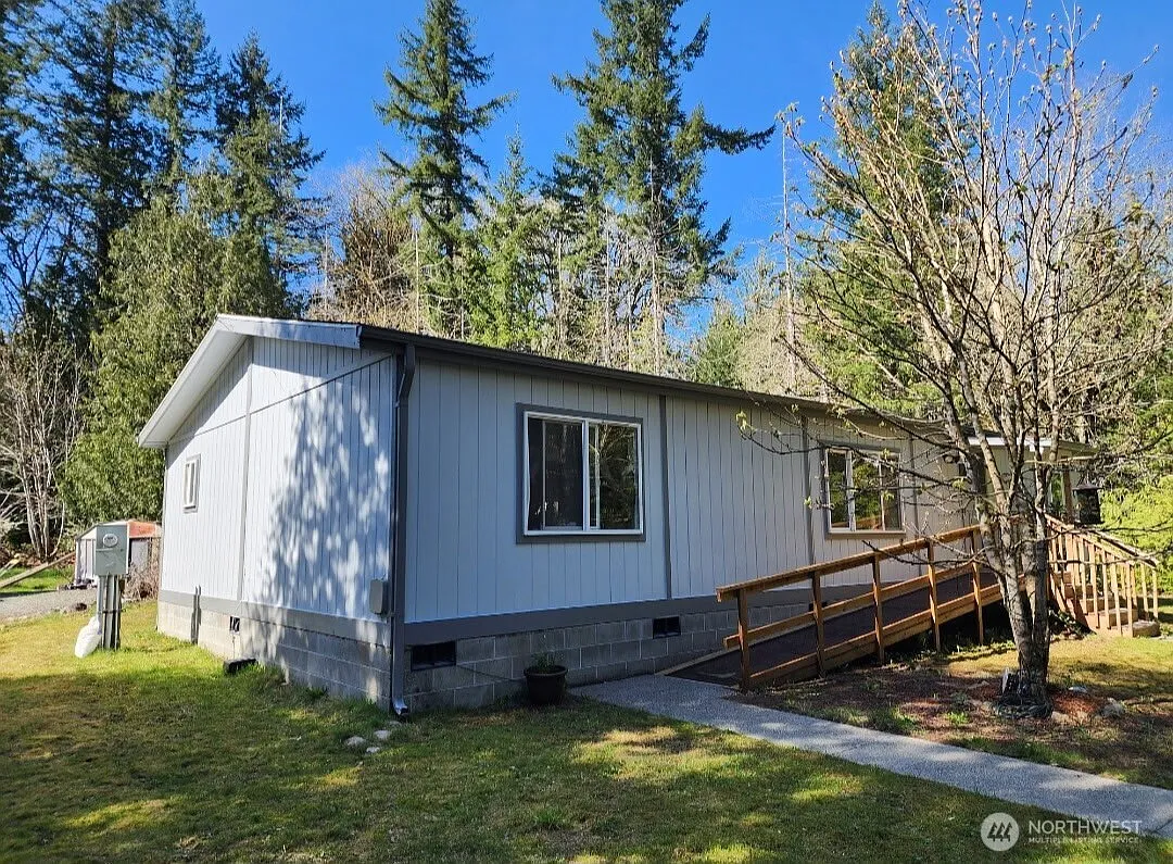 42041 Cedar Street photo 1