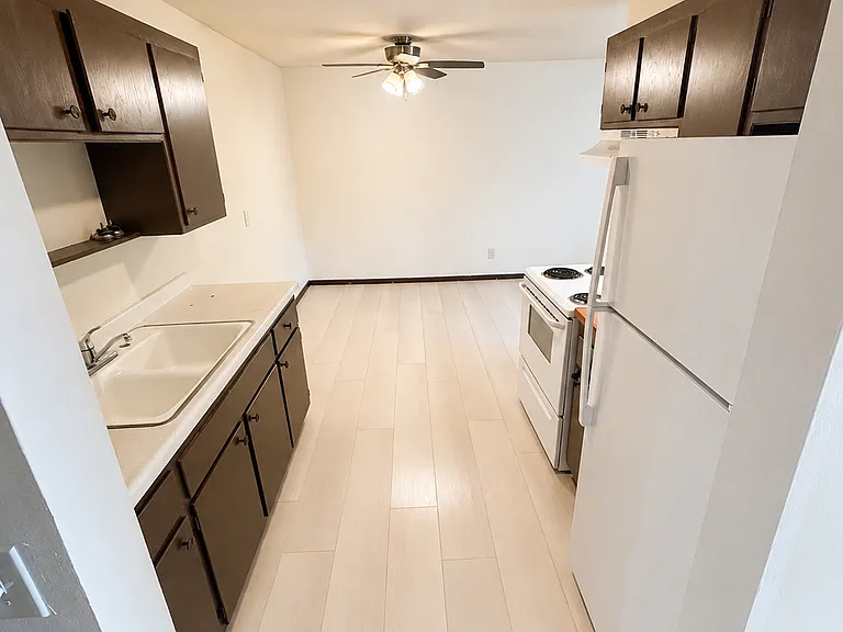 Hazelwood Apartments — Photo 45