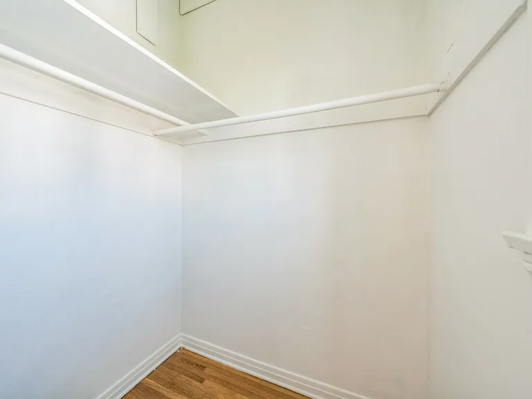 350 1/2 N Sierra Bonita Ave — Photo 20