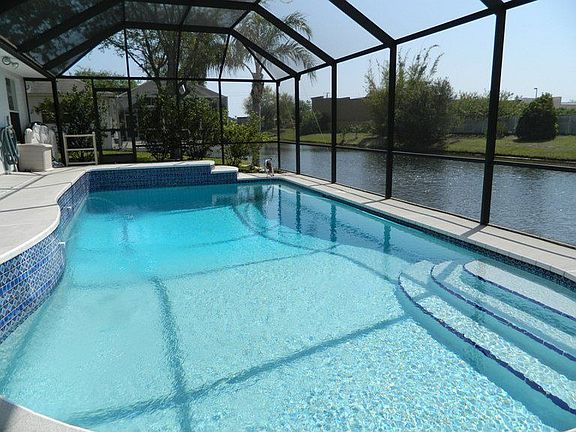 Sparkling Lakefront Pool!