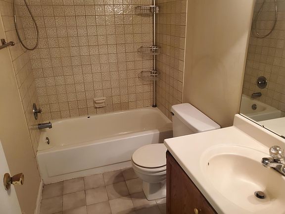 Bathroom with ceramic tile