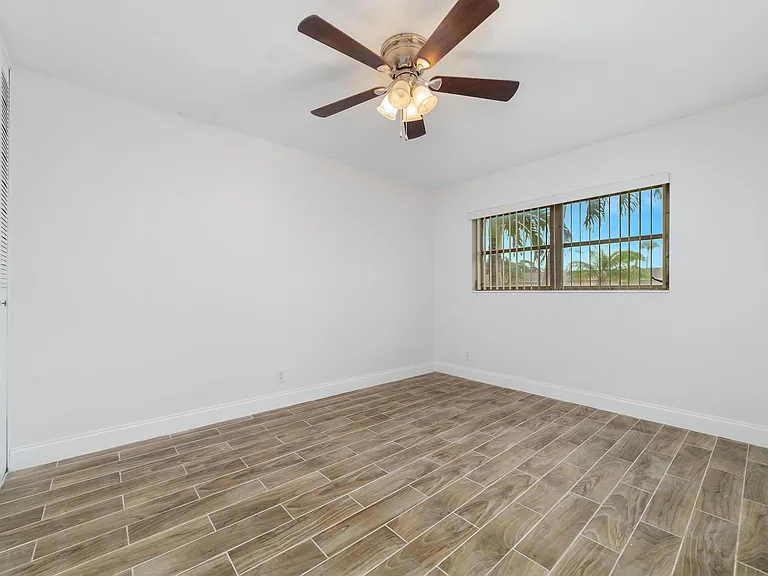 2567 Dudley Dr W #F — Photo 24