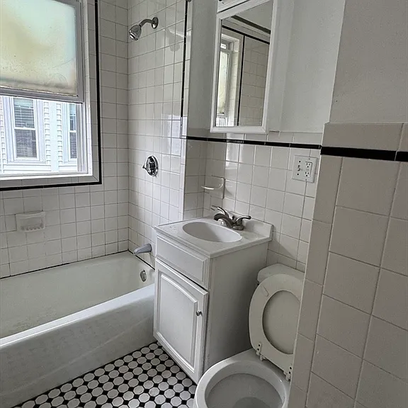 16 Falkland St #2 — Photo 12