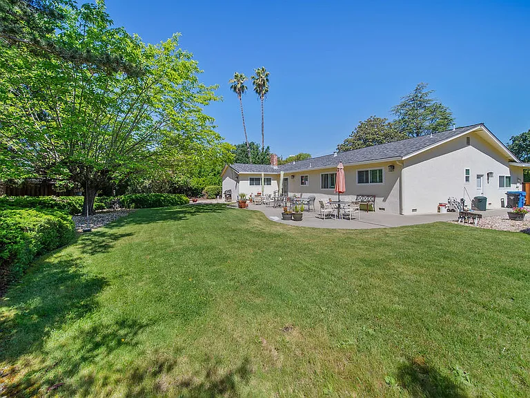 1911 Chateau Ct — Photo 22