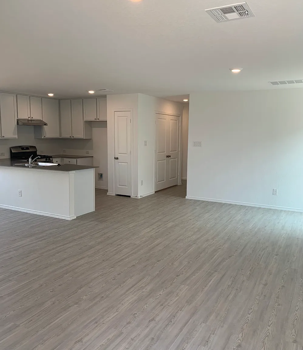 4 bed, 1492 sqft, $2,180 — Photo 2