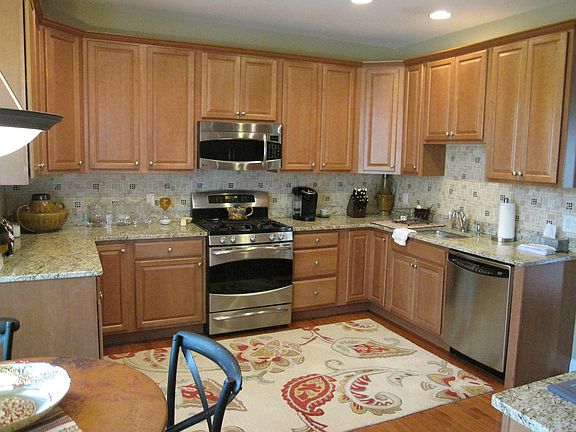 Granite/Stailess Kitchen