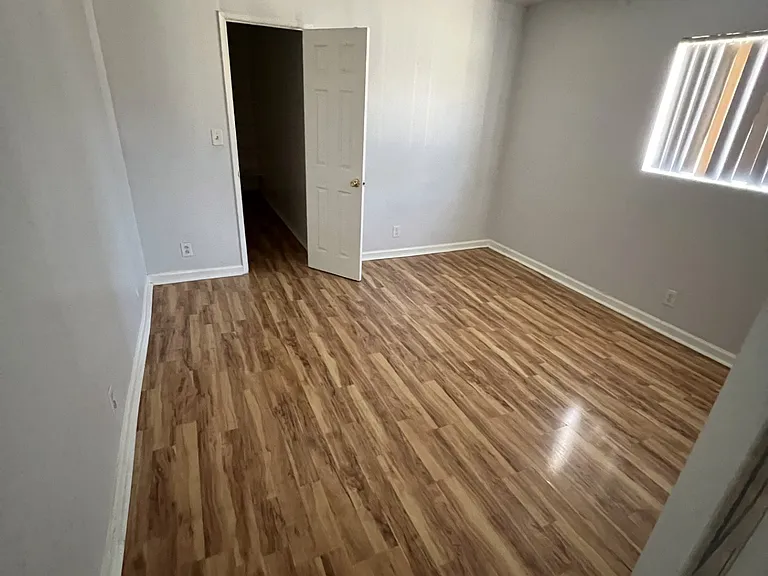 7025 Woodman — Photo 17