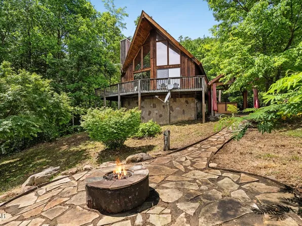 2295 Bluff Mountain Rd, Sevierville, TN 37876