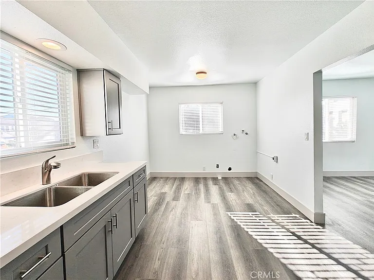 6728 S Whittier Ave — Photo 8