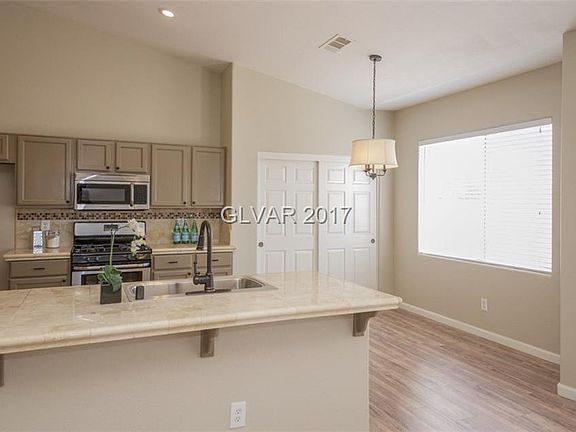4th image of 408 Antique Bay St