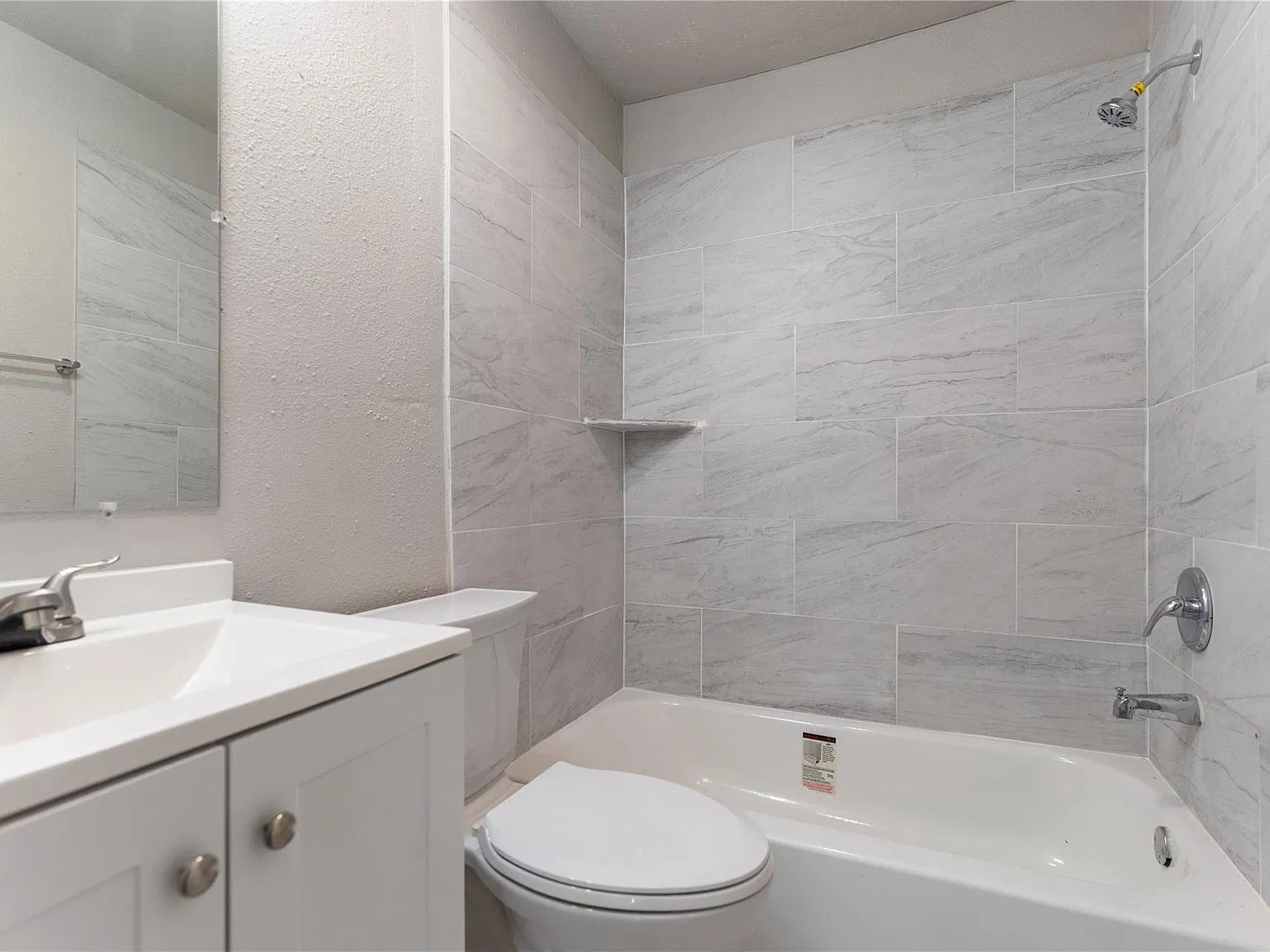 2 bed, 1.0 bath, 2300 sqft, $900 — Photo 3