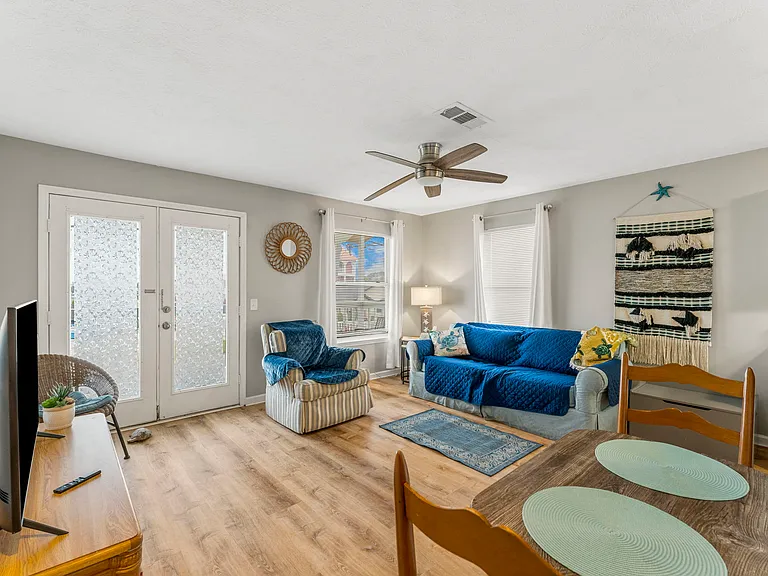4027 Dolphin Dr #4023 — Photo 10