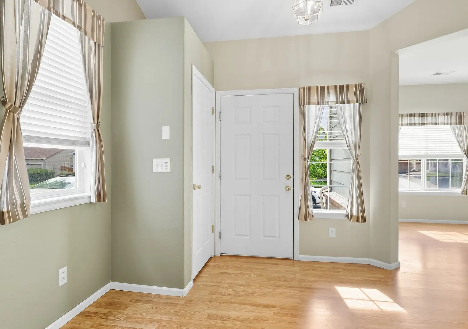 2 bed 2 bath Rancher in Founders Village Castle Rock! — Photo 3