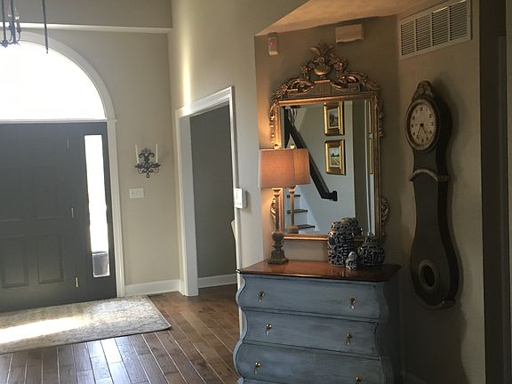 4th image of 40 Aspen Woods Dr