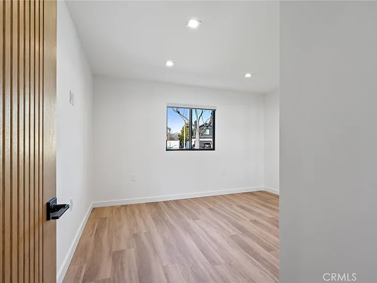 6108 Sadring Ave — Photo 25