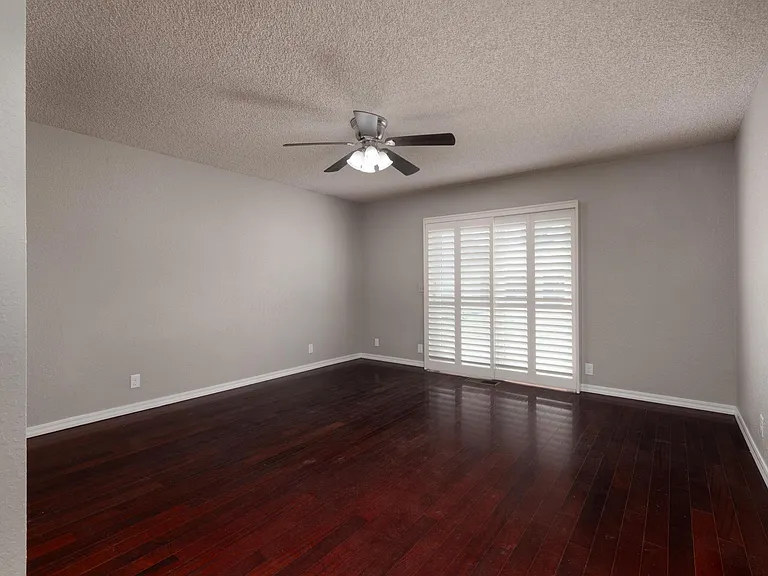 131 Mulholand Dr — Photo 7