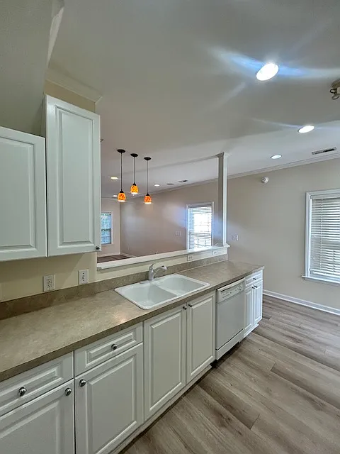 2113 Thornblade Drive - 2113 — Photo 4