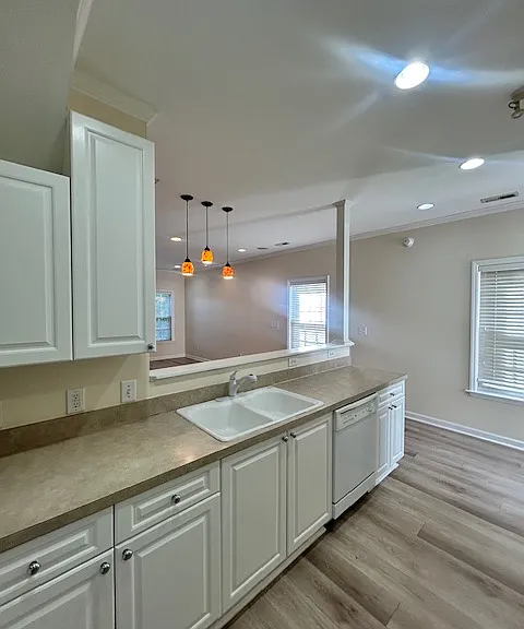 2113 Thornblade Dr — Photo 4