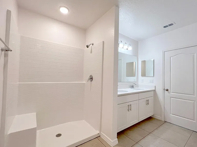 1162 Oak Bluff Dr — Photo 14