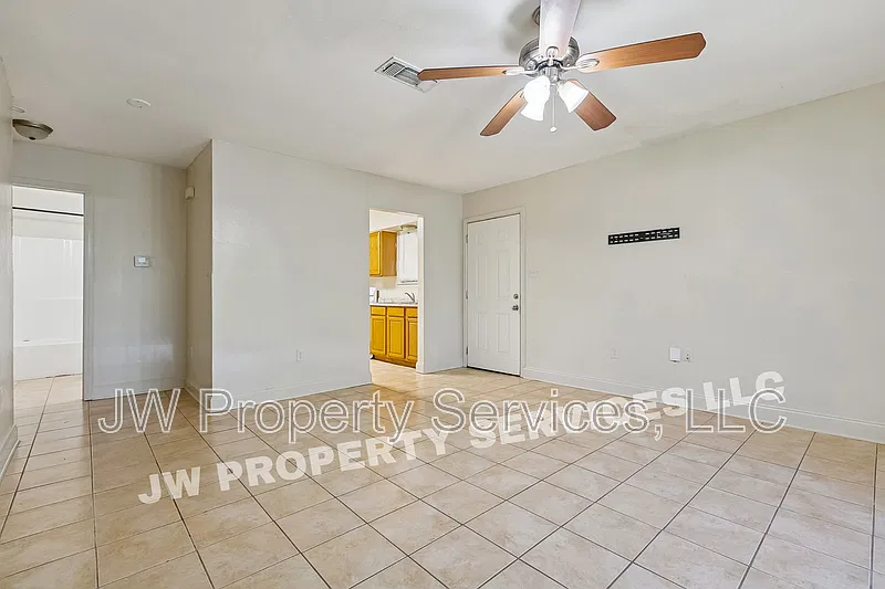 2 bed, 1.0 bath, 1000 sqft, $1,150 — Photo 3