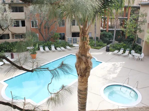15425 Sherman Way, Van Nuys, CA