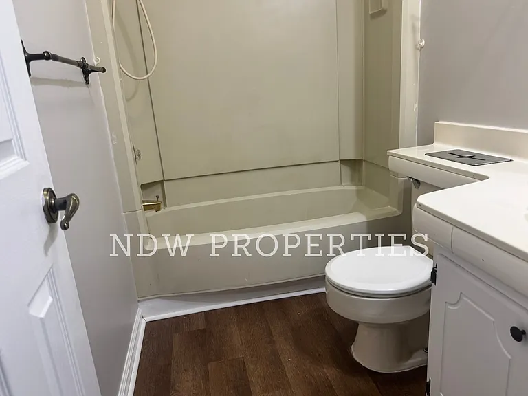136 Butternut Ct — Photo 8