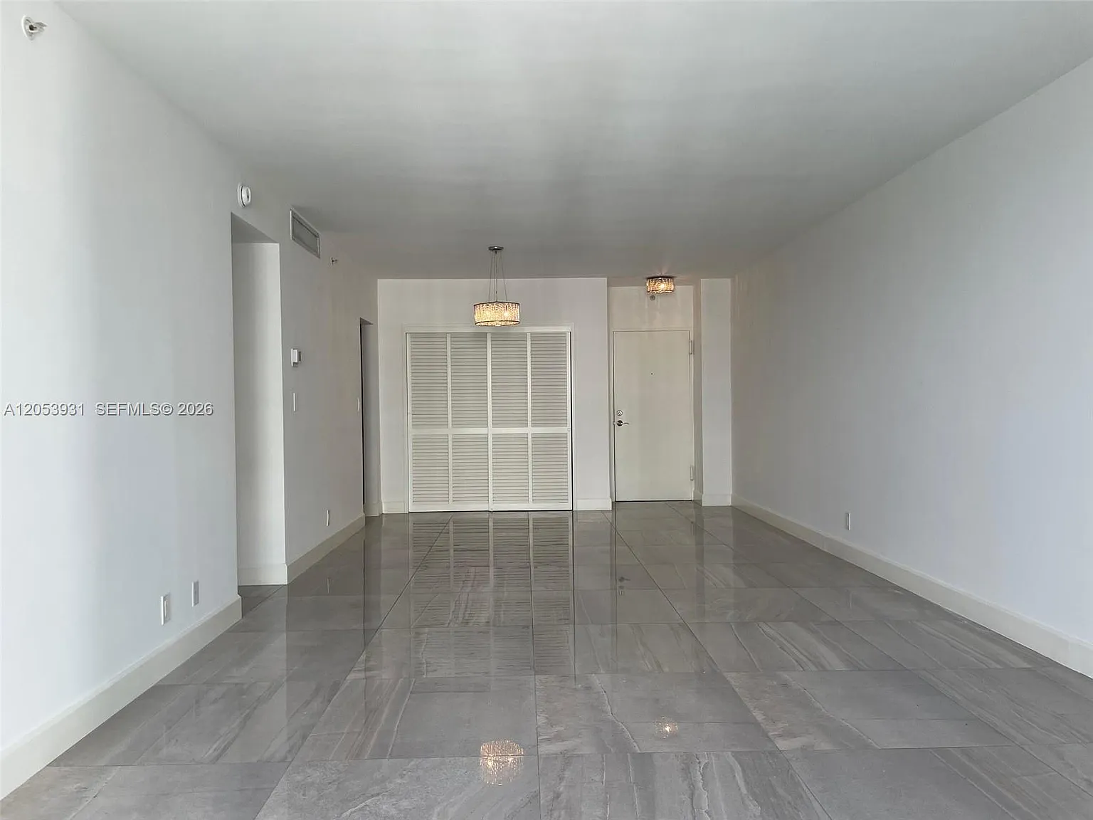 Residences On Hollywood B — Photo 4