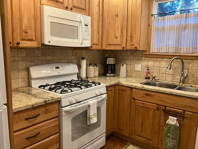 385 Fountain Ave — Photo 3