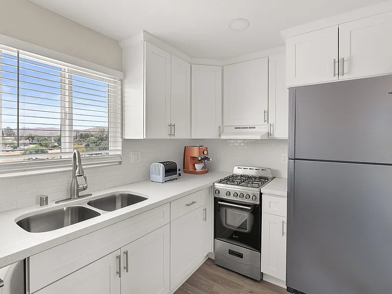 Tyler Arms Apartments - Riverside, CA — Photo 27