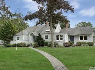 2 Gamecock Ln, Babylon, NY 11702