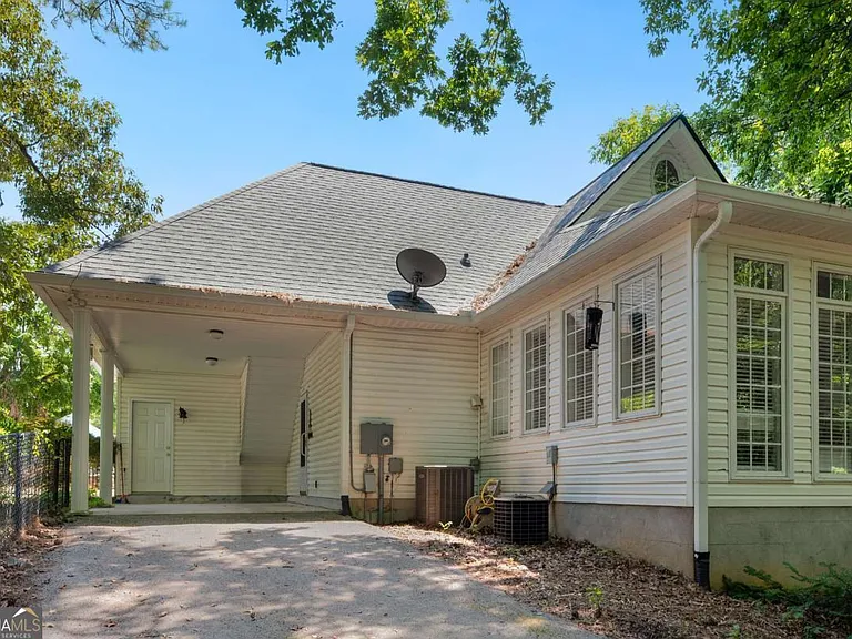 1031 Sandy Creek Rd — Photo 19