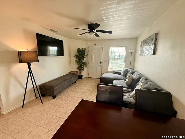 2 bed, 2.0 bath, 880 sqft, $1,500 — Photo 2