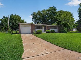 1721 Emery Dr, Saint Louis, MO 63136
