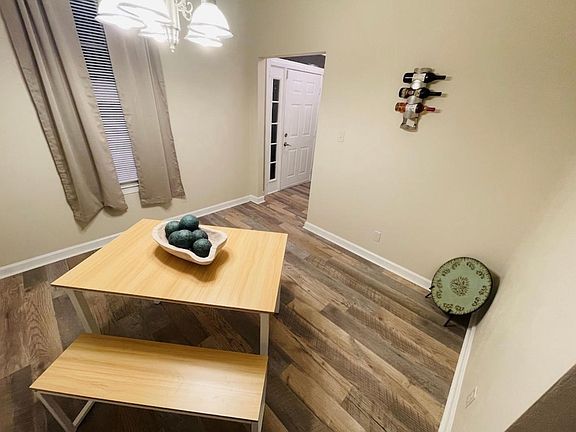 5th image of 972 Thomas Cir