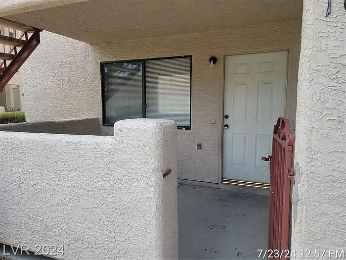 2 bed, 2.0 bath, 912 sqft, $1,195 — Photo 2