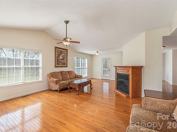 4th image of 44 Souther Rd