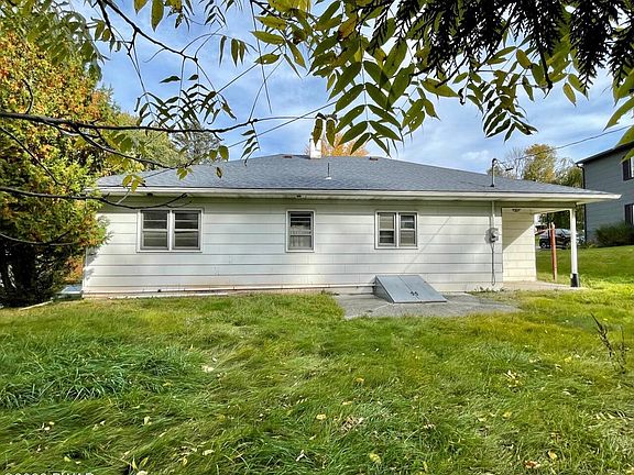 2nd image of 28 Crestmont Dr